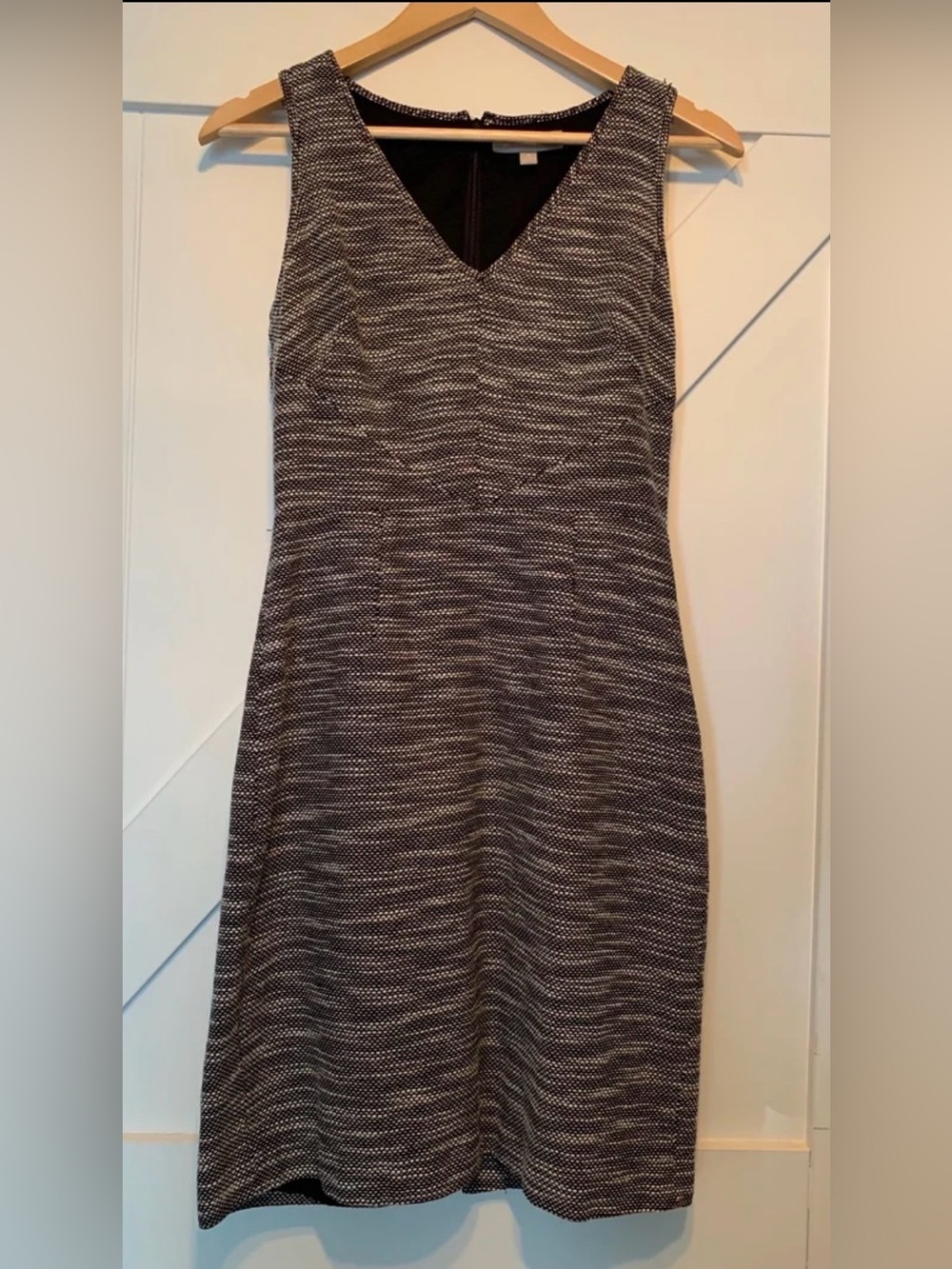 Banana Republic Size 4 knit sleeveless form-fitting dress